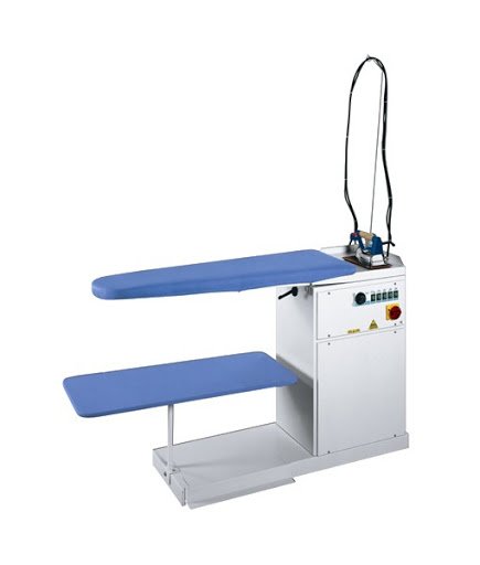 Postazione da stiro con piano ausiliario